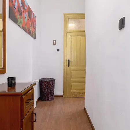 Apartament Z Balkonem Blisko Starego Miasta By Renters